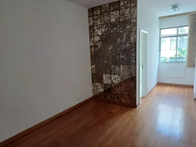 Apartamento para aluguel possui 70 metros quadrados com 2 quartos