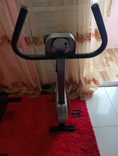 Vendo essa bicicleta ergométrica semi nova