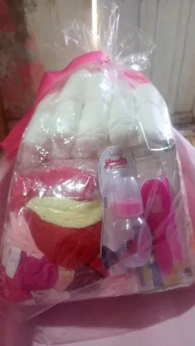 Vendo lote roupas e fraldas menina