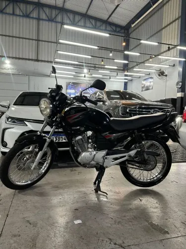 Moto Yamaha YBR Preta 125