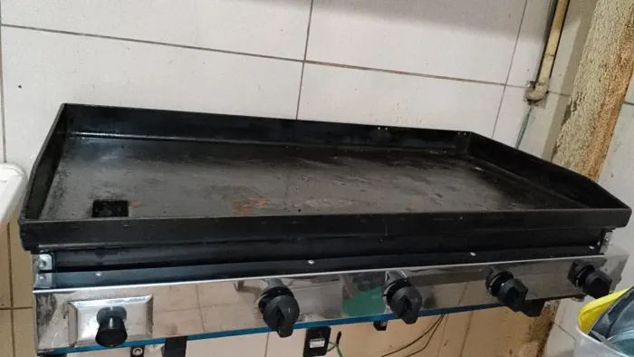 Vendo chapa pra fazer lanche profissional 1 metro por 50 marca Venâncio