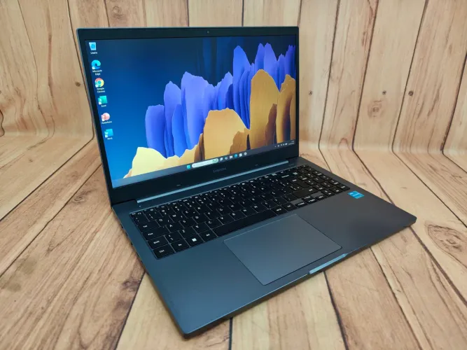 Notebook Samsung Book Seminovo com SSD, Tela Full HD, Garantia