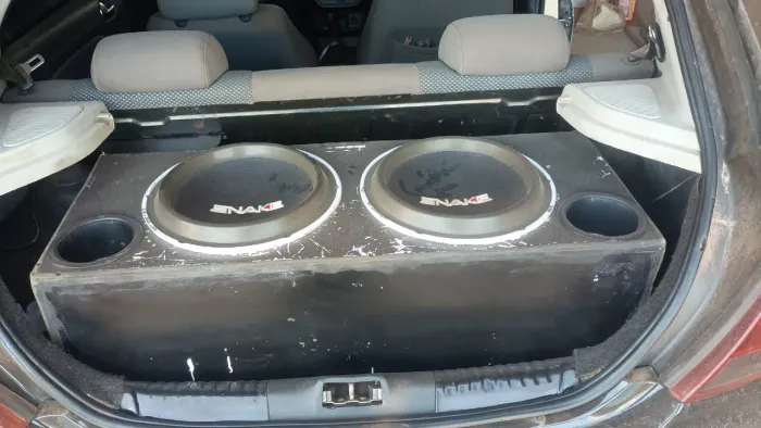 Caixa de grave com dois sneke 500rms cada 