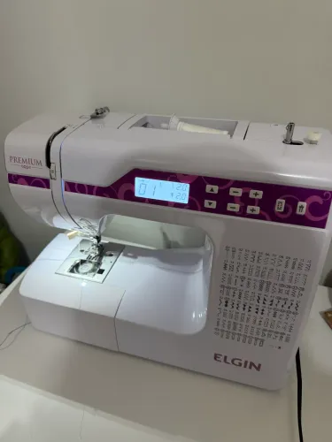 Vendo máquina de costura eletrônica 