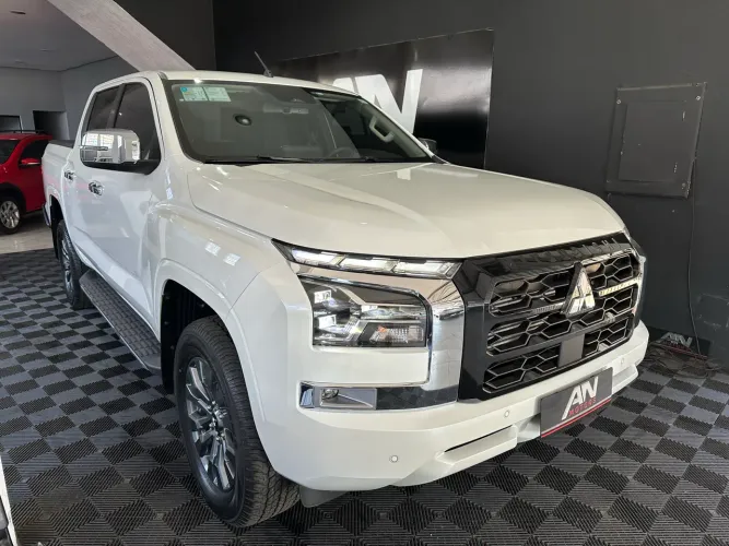 Mitsubishi TRITON HPE-S 2.4 CD 4X4 TB Diesel Aut. 2026