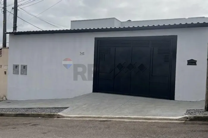 Casa com 3 dormitórios e edícula no Jardim Itamarati - Botucatu/SP