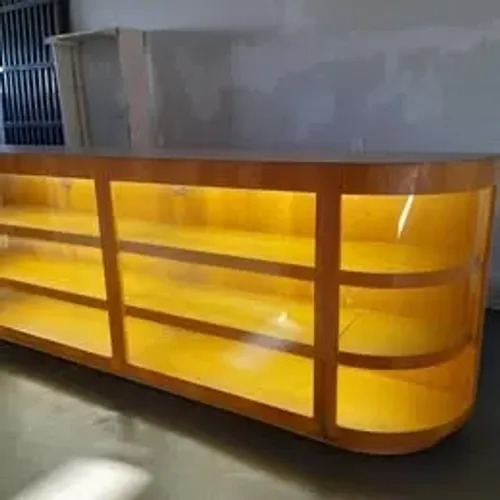 Vitrine de Madeira com Iluminação