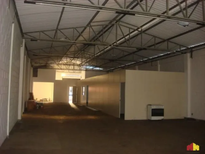 Galpão Comercial / Industrial no Tatuapé 700 m², 2 salões com 350 m² cada com rendimento