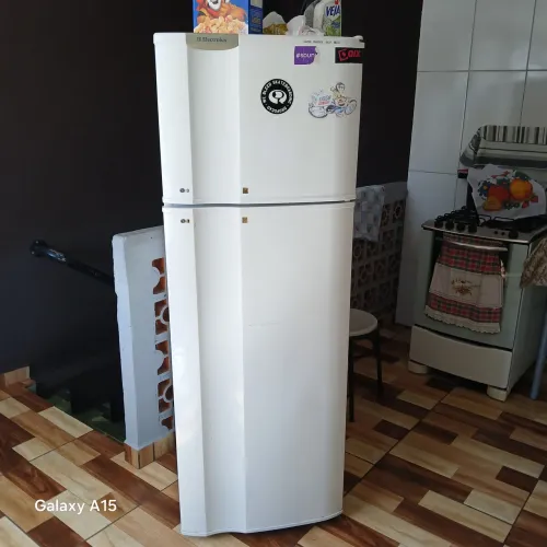 Vendo essa geladeira DC37 parou de funcionar 180 pra hoje