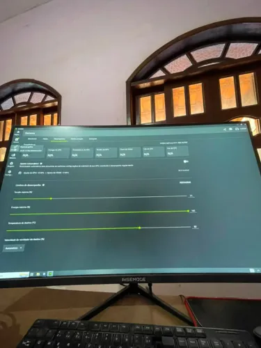 VENDO MONITOR GAMER RISEMODE 165hz usado em bom estado 32 polegada