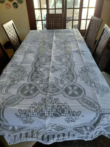 Toalha de mesa rendada