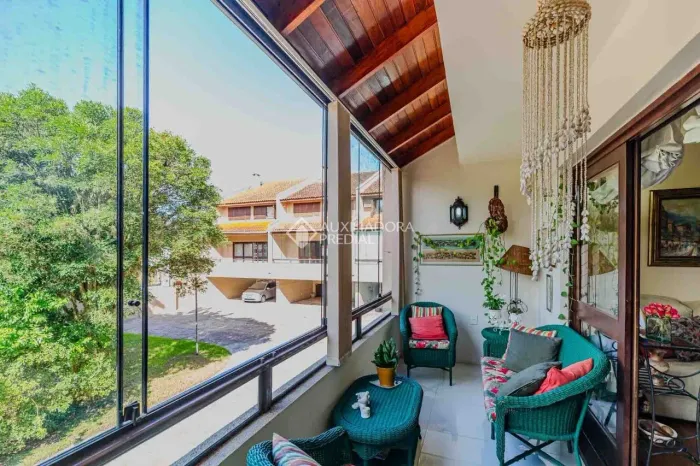 Casa em condomínio fechado no bairro Ipanema