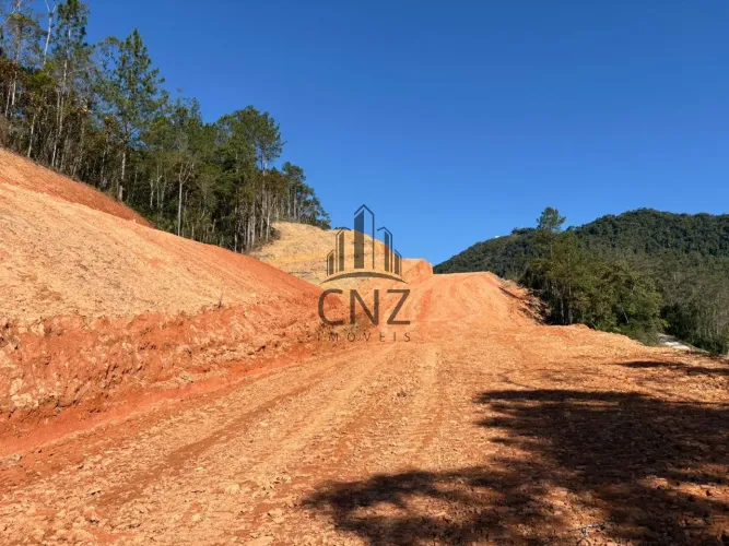 Terreno à venda em Guabiruba-SC, bairro Aymoré, 360m² de área! Aproveite essa oportunidade