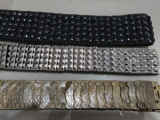 kit 3 cintos femininos metalizados com elástico nas cores dourado, prata e preto
