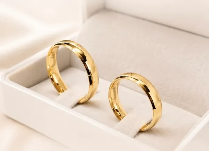 Par de Alianças Bordas Chanfradas em Ouro 18k 750