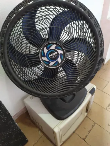 Ventilador Arno 50 cm e Microondas 30 litros obs: estão com defeito 200 reais os dois junt