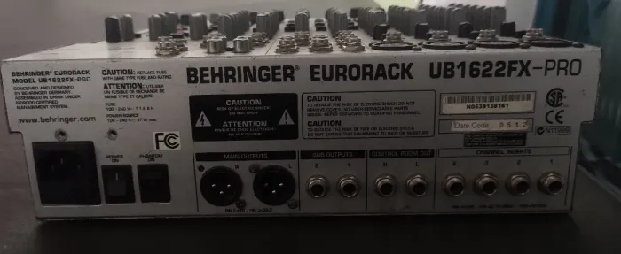 A Mesa de Som Behringer Eurorack