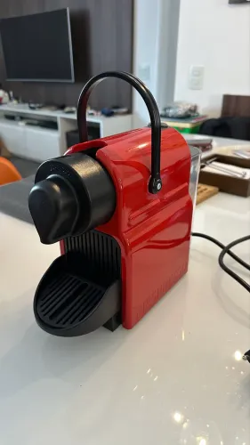 Cafeteira Nespresso Vermelha Inissia