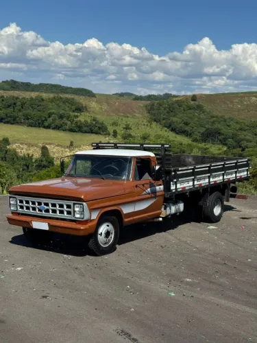 Vende-se F-4000