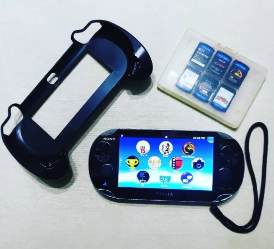 PS VITA FAT ORIGINAL + 06 JOGOS + GRIP + CASE