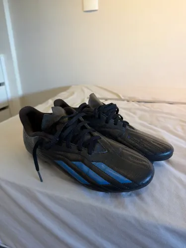 Chuteira de campo adidas desportivo