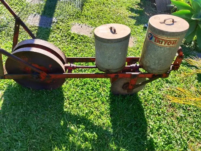 Semeadeira adubadeira
