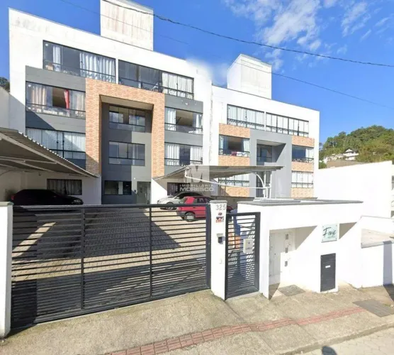 Apartamento semimobiado no bairro Azambuja em Brusque!