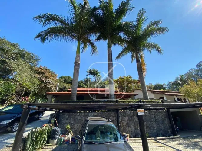 Casa alto padrão para venda dentro condomínio Alpes em Guararema - SP