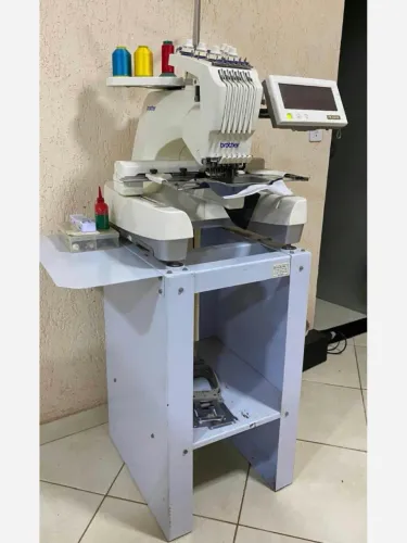 Máquina de bordar Brother PR600||