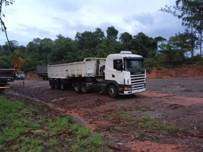 Scania 124 2004 de bomba injetora , caçamba Liberato 2012 30 MTS canguru