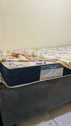 Cama solteiro com colchão 