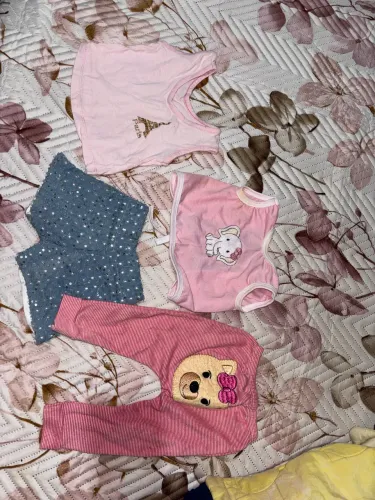 Vende-se roupa de menina bebê
