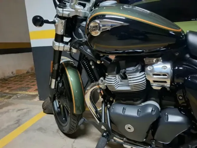 Super Meteor 650 ano 2025 com 2.200km - Novíssima