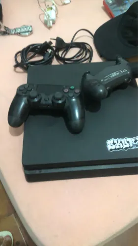 Ps4 slim 1t único dono escuto oferta ele vale mais de 2k por conta das médias