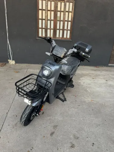 Bicicleta Elétrica Yep - Leve, prática e cheia de estilo! Companha Baú para objetos!