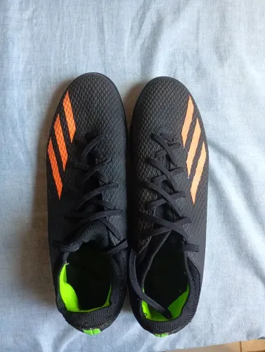 Chuteira society Adidas 