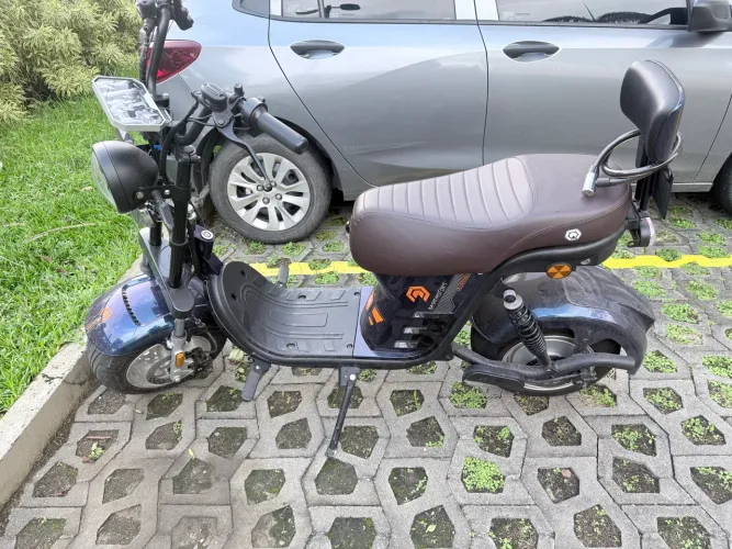 Scooter 1000W semi nova