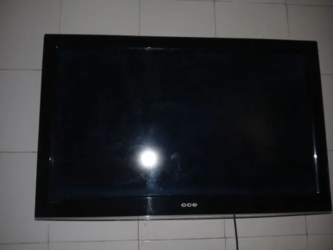 TV CCE LCD (aprox.32")