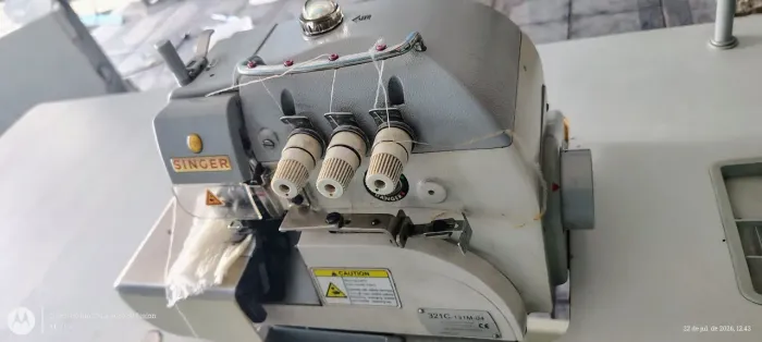Máquinas de custura eveloque Singer 3 fio