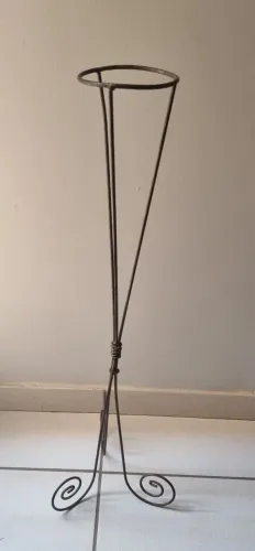TRIPÉ ORNAMENTAIS (PARA PLANTAS) - $15,00 - NÃO FAÇO ENTREGAS.