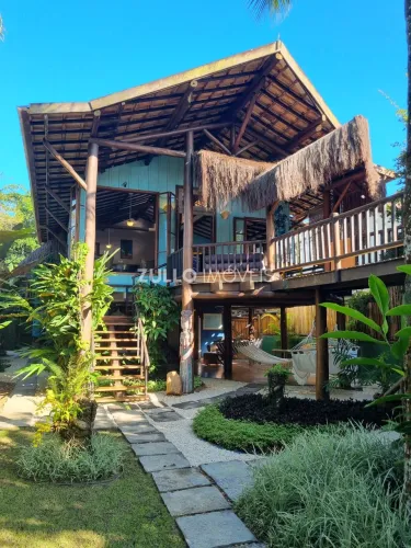 Casa para comprar ou alugar com 280m², 3 quartos, 3 suítes, 3 vagas no bairro Praia da Bal
