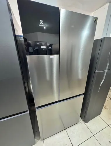 Geladeira 3 portas IM8S 590L