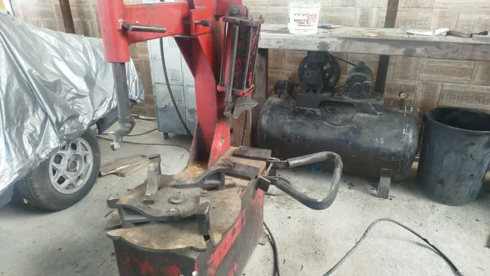 Máquina de desmontar pneu