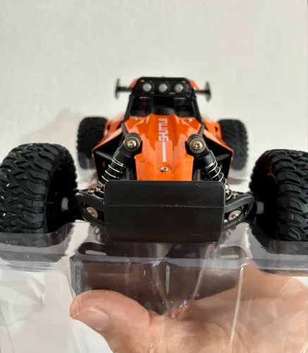 Carro de Controle Remoto cor Laranja Escala 1:16 2.4G de Alta Velocidade com Luzes LED 2WD