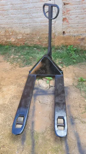 Paleteira 2200kg.
