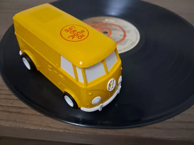 Toca Discos Van Tower Records