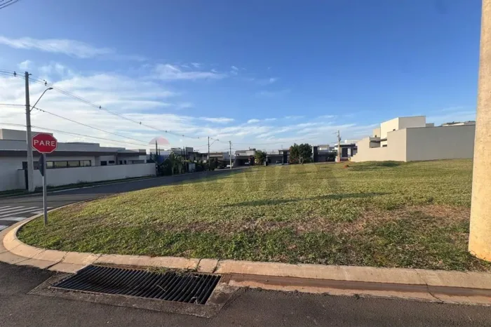 Excelente terreno 300m² de Esquina à venda no Condomínio Solar das Esmeraldas  Nova Odessa