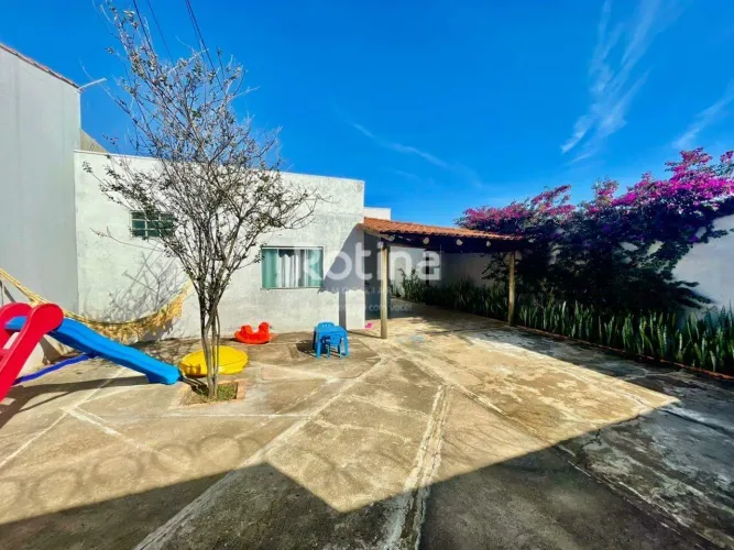 Casa à venda, 3 quartos, Presidente Roosevelt - Uberlândia/MG - Rotina Imobiliária