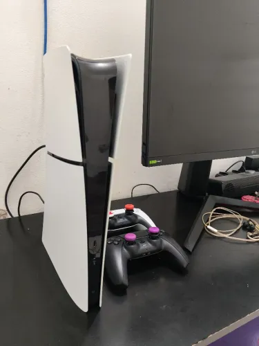Vendo ps5 com dois controles 1 terá