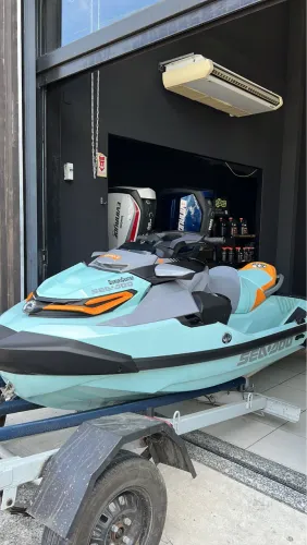 Jet Ski Seadoo Wake Pro 230